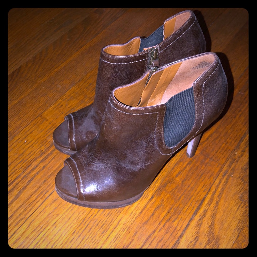 Women’s Nine West peep toe Heels
